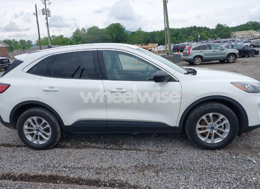 Photo 14 of 2022 Ford Escape SE (VIN 1FMCU9G68NUB99651)