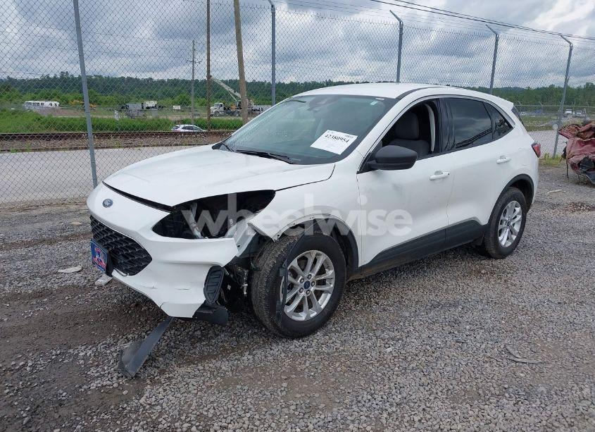 Photo 2 of 2022 Ford Escape SE (VIN 1FMCU9G68NUB99651)