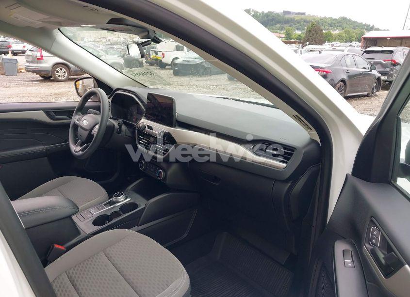 Photo 5 of 2022 Ford Escape SE (VIN 1FMCU9G68NUB99651)