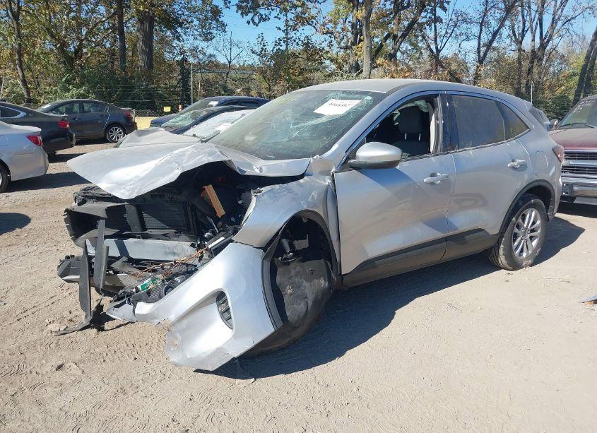 Photo 2 of 2020 Ford Escape SE (VIN 1FMCU9G69LUA29814)