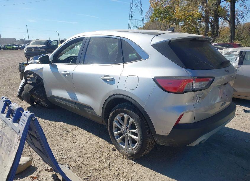 Photo 3 of 2020 Ford Escape SE (VIN 1FMCU9G69LUA29814)