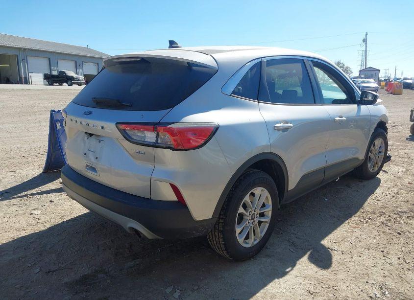 Photo 4 of 2020 Ford Escape SE (VIN 1FMCU9G69LUA29814)