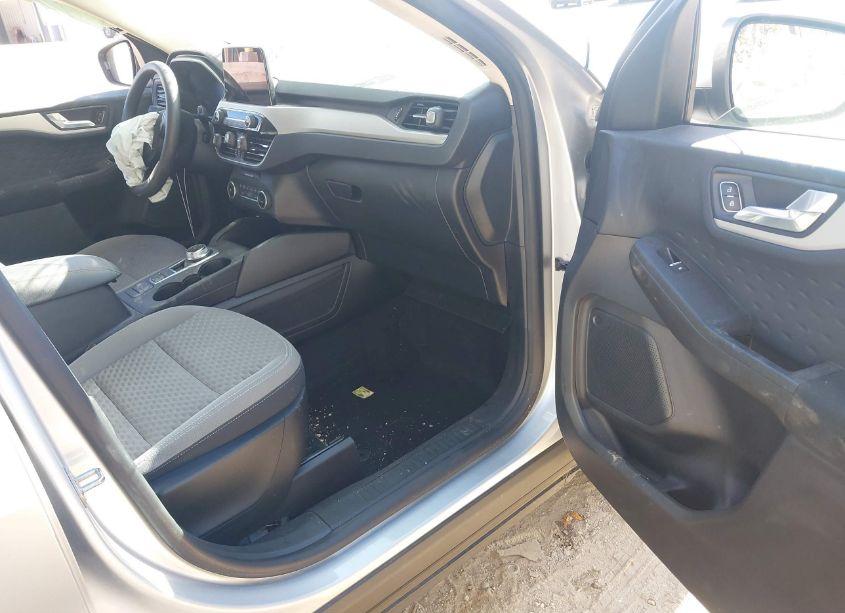 Photo 5 of 2020 Ford Escape SE (VIN 1FMCU9G69LUA29814)