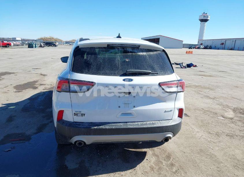 Photo 16 of 2020 Ford Escape SE (VIN 1FMCU9G69LUA38013)