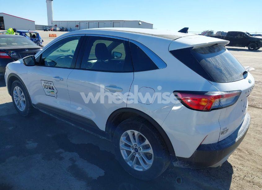 Photo 3 of 2020 Ford Escape SE (VIN 1FMCU9G69LUA38013)