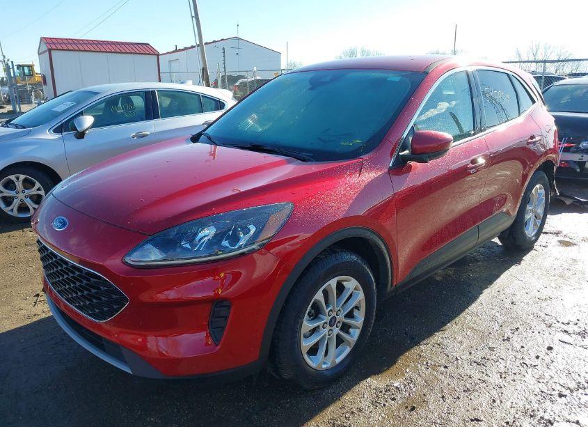 Photo 2 of 2020 Ford Escape SE (VIN 1FMCU9G69LUA51215)