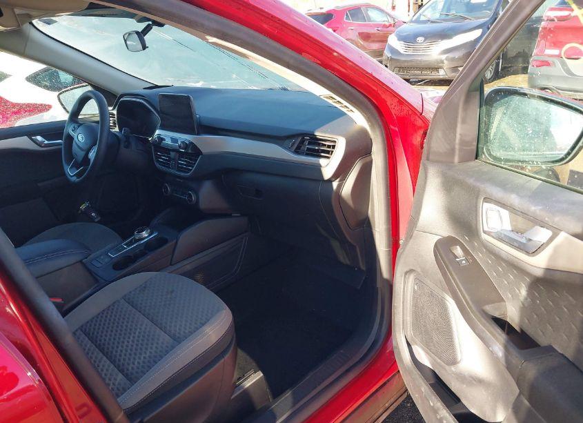 Photo 5 of 2020 Ford Escape SE (VIN 1FMCU9G69LUA51215)