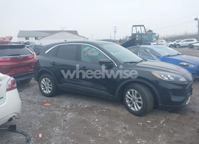 Photo 13 of 2020 Ford Escape SE (VIN 1FMCU9G69LUB27886)