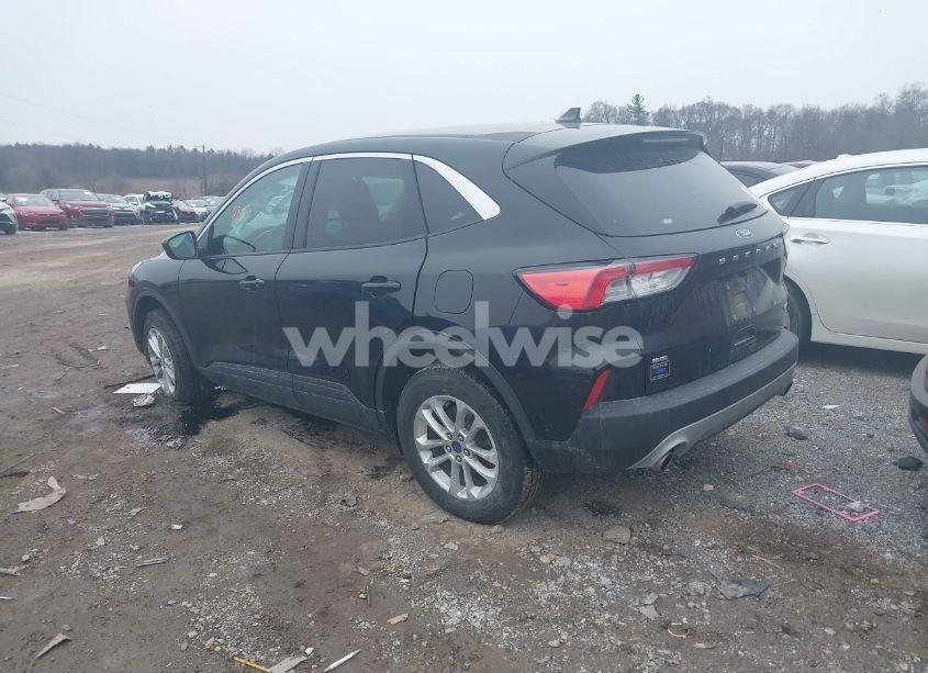 Photo 3 of 2020 Ford Escape SE (VIN 1FMCU9G69LUB27886)