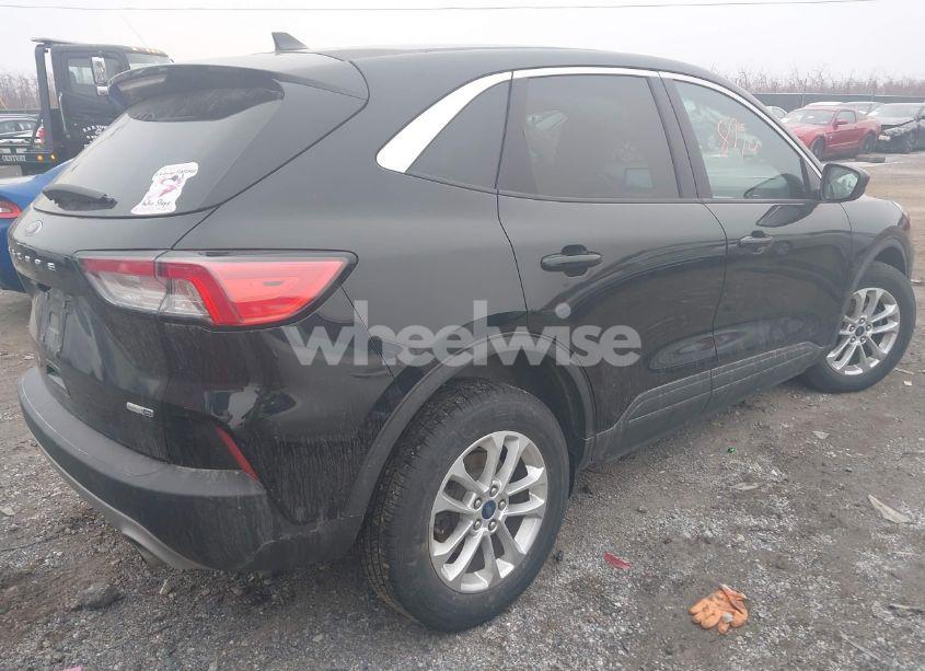 Photo 4 of 2020 Ford Escape SE (VIN 1FMCU9G69LUB27886)