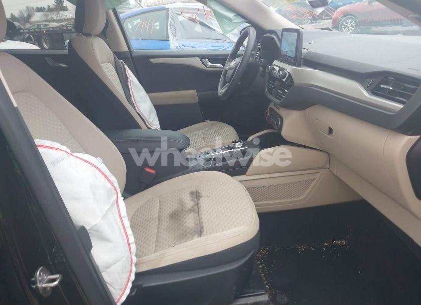 Photo 5 of 2020 Ford Escape SE (VIN 1FMCU9G69LUB27886)