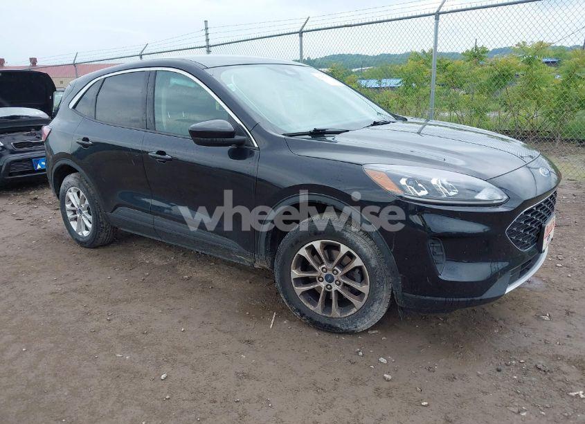 2020 Ford Escape SE (VIN 1FMCU9G69LUB29301) main photo