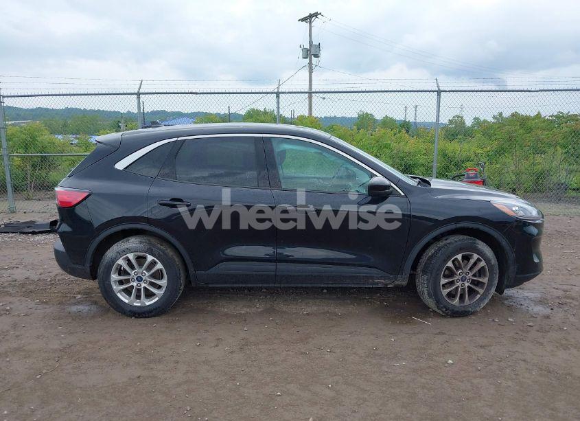 Photo 14 of 2020 Ford Escape SE (VIN 1FMCU9G69LUB29301)
