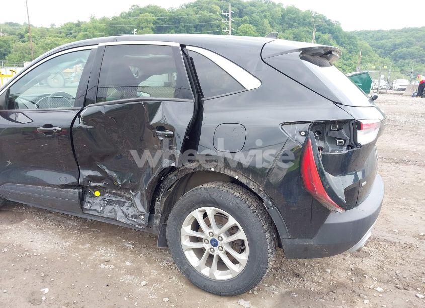 Photo 6 of 2020 Ford Escape SE (VIN 1FMCU9G69LUB29301)