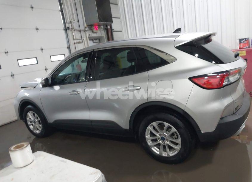 Photo 13 of 2020 Ford Escape SE (VIN 1FMCU9G69LUB67630)