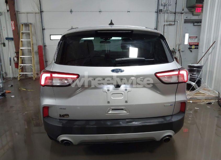 Photo 15 of 2020 Ford Escape SE (VIN 1FMCU9G69LUB67630)