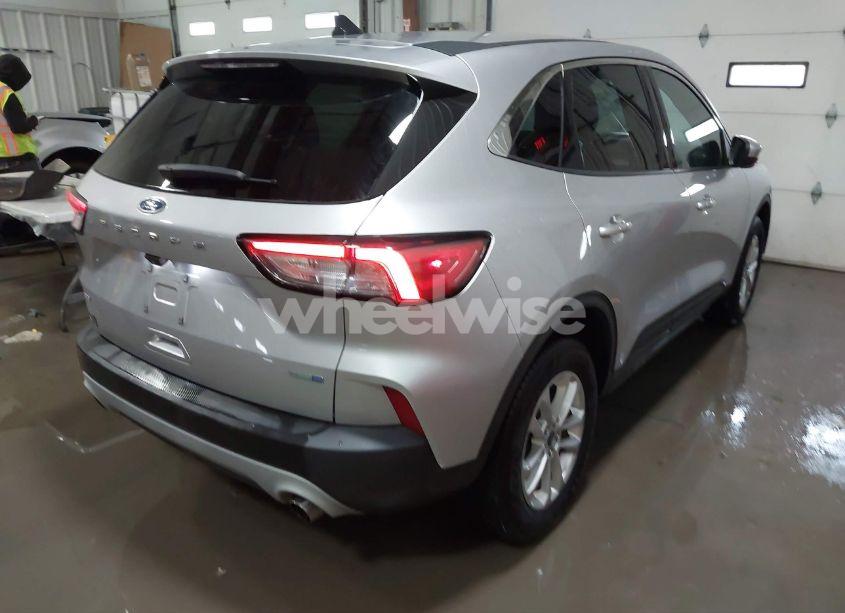 Photo 3 of 2020 Ford Escape SE (VIN 1FMCU9G69LUB67630)