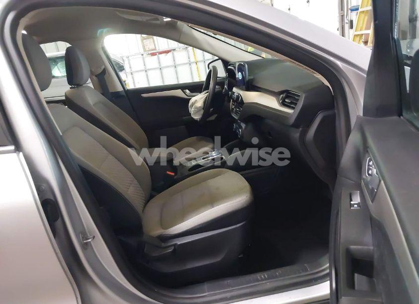 Photo 4 of 2020 Ford Escape SE (VIN 1FMCU9G69LUB67630)