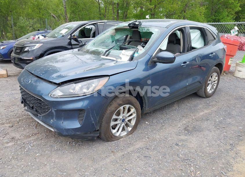 Photo 2 of 2020 Ford Escape SE (VIN 1FMCU9G69LUC37966)