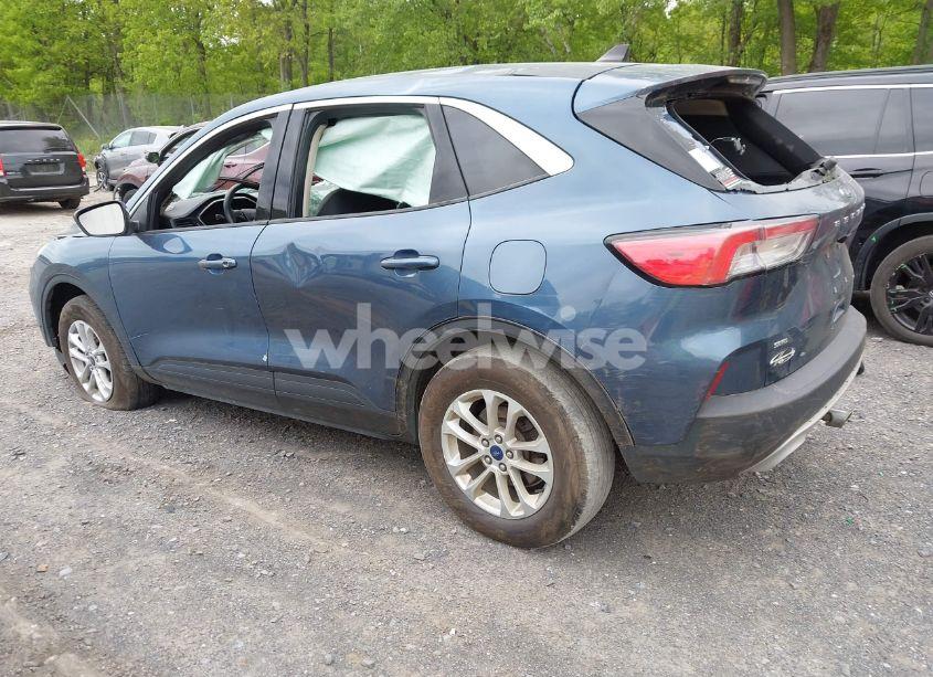 Photo 3 of 2020 Ford Escape SE (VIN 1FMCU9G69LUC37966)