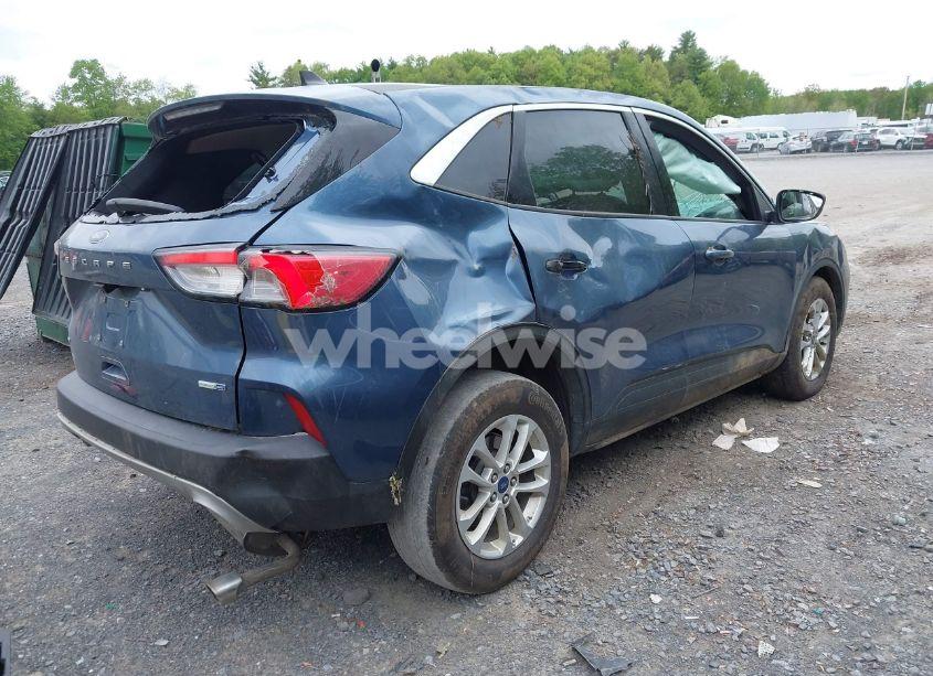Photo 4 of 2020 Ford Escape SE (VIN 1FMCU9G69LUC37966)