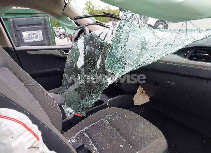 Photo 5 of 2020 Ford Escape SE (VIN 1FMCU9G69LUC37966)