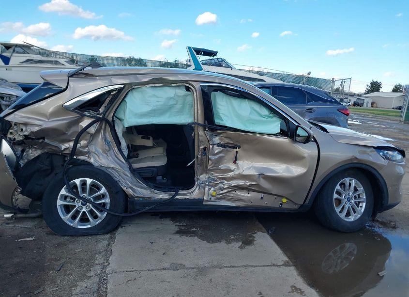 Photo 13 of 2020 Ford Escape SE (VIN 1FMCU9G69LUC54413)