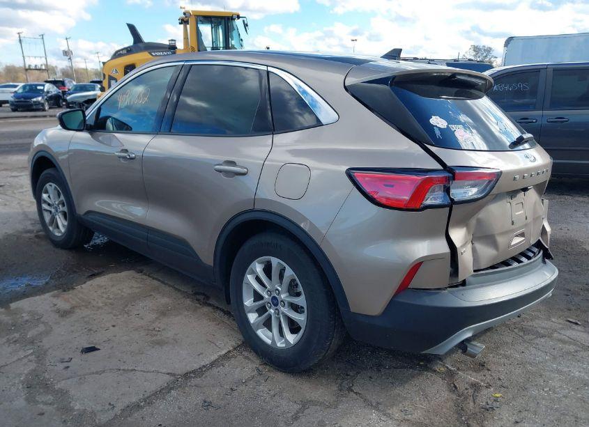 Photo 3 of 2020 Ford Escape SE (VIN 1FMCU9G69LUC54413)