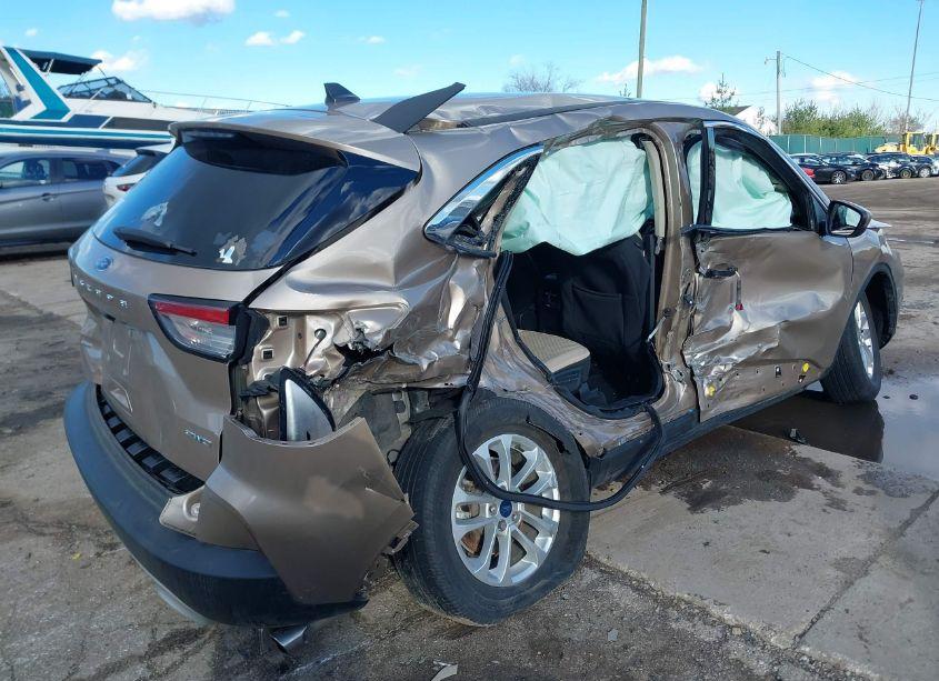 Photo 4 of 2020 Ford Escape SE (VIN 1FMCU9G69LUC54413)