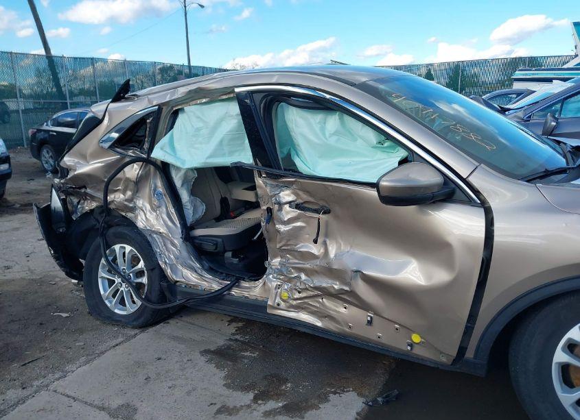 Photo 6 of 2020 Ford Escape SE (VIN 1FMCU9G69LUC54413)