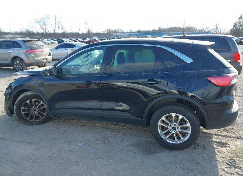 Photo 13 of 2020 Ford Escape SE (VIN 1FMCU9G69LUC73902)