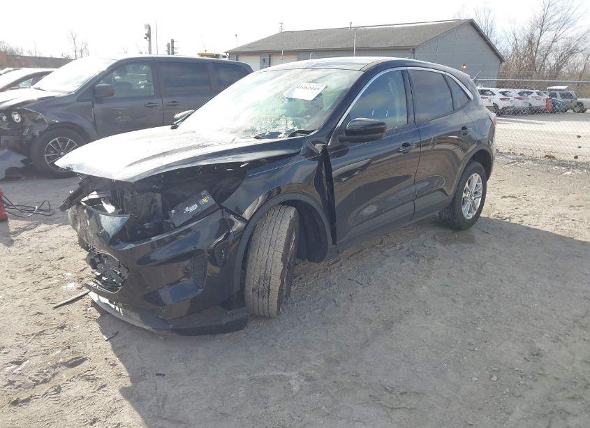 Photo 2 of 2020 Ford Escape SE (VIN 1FMCU9G69LUC73902)