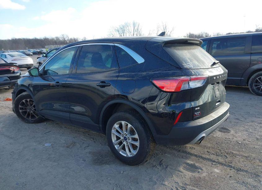 Photo 3 of 2020 Ford Escape SE (VIN 1FMCU9G69LUC73902)