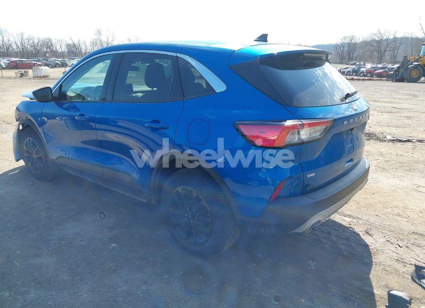 Photo 3 of 2021 Ford Escape SE (VIN 1FMCU9G69MUA05952)