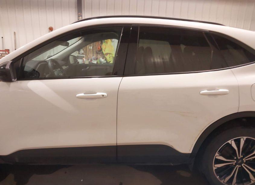 Photo 14 of 2021 Ford Escape SE (VIN 1FMCU9G69MUA20757)