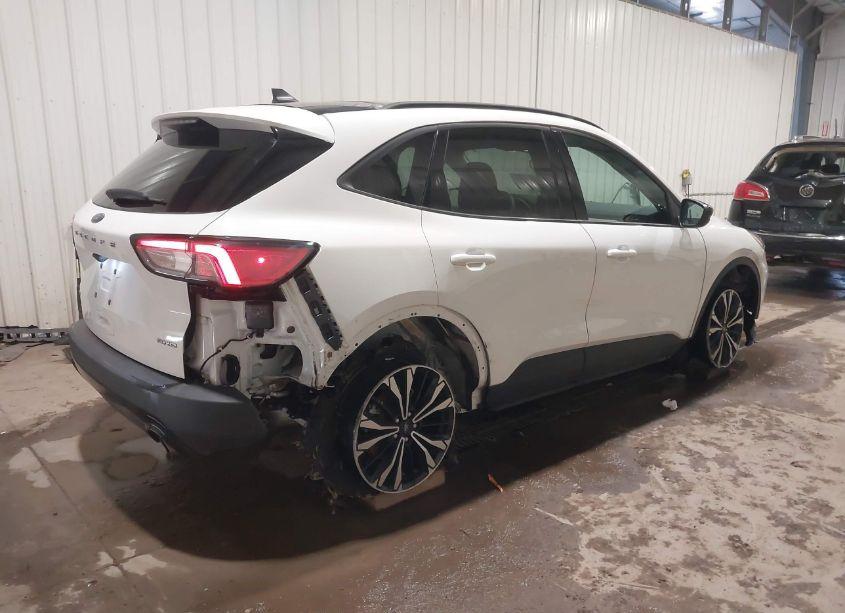 Photo 4 of 2021 Ford Escape SE (VIN 1FMCU9G69MUA20757)