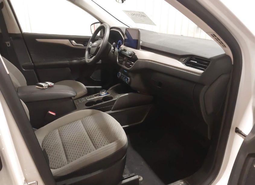 Photo 5 of 2021 Ford Escape SE (VIN 1FMCU9G69MUA20757)