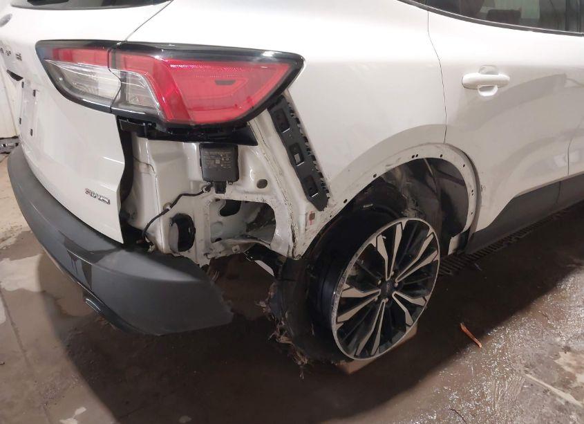 Photo 6 of 2021 Ford Escape SE (VIN 1FMCU9G69MUA20757)