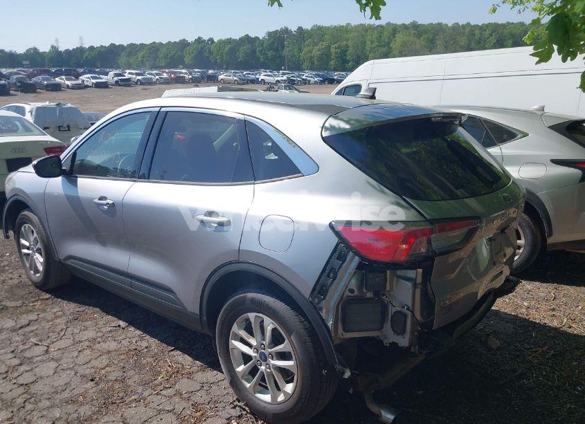 Photo 3 of 2021 Ford Escape SE (VIN 1FMCU9G69MUA37963)