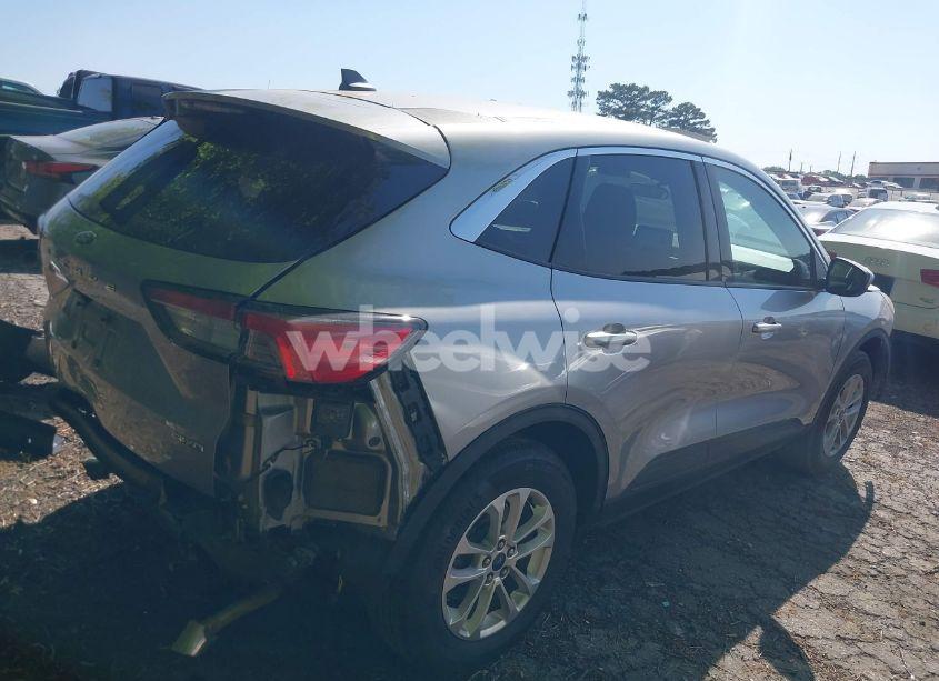 Photo 4 of 2021 Ford Escape SE (VIN 1FMCU9G69MUA37963)