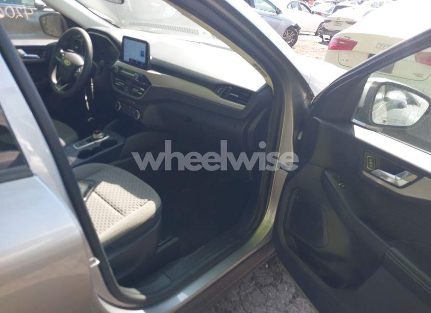 Photo 5 of 2021 Ford Escape SE (VIN 1FMCU9G69MUA37963)