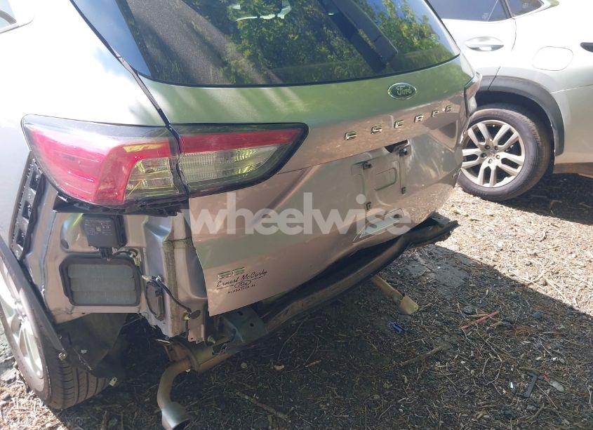 Photo 6 of 2021 Ford Escape SE (VIN 1FMCU9G69MUA37963)