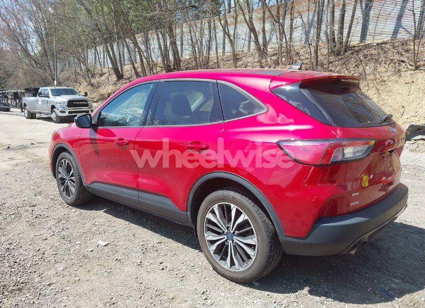 Photo 3 of 2021 Ford Escape SE (VIN 1FMCU9G69MUB30059)