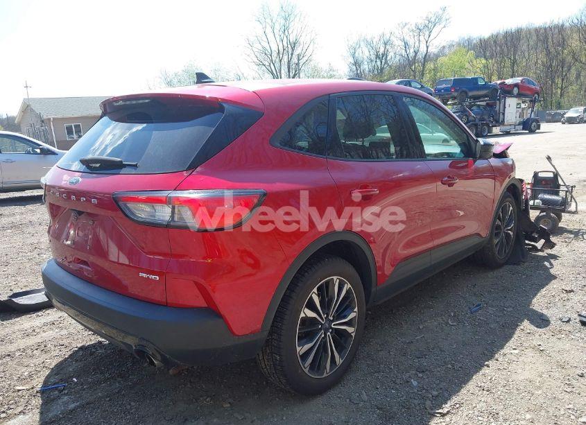 Photo 4 of 2021 Ford Escape SE (VIN 1FMCU9G69MUB30059)