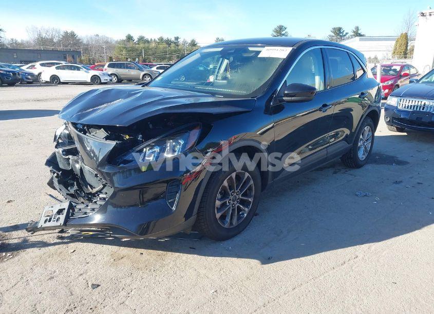 Photo 2 of 2020 Ford Escape SE (VIN 1FMCU9G6XLUA89925)