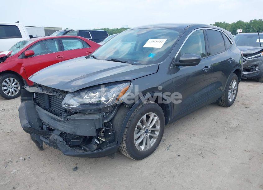 Photo 2 of 2020 Ford Escape SE (VIN 1FMCU9G6XLUC23154)