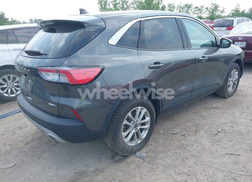 Photo 4 of 2020 Ford Escape SE (VIN 1FMCU9G6XLUC23154)