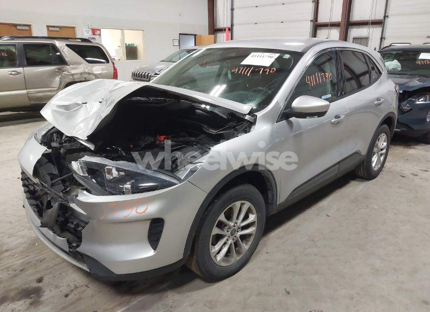 Photo 2 of 2020 Ford Escape SE (VIN 1FMCU9G6XLUC29701)
