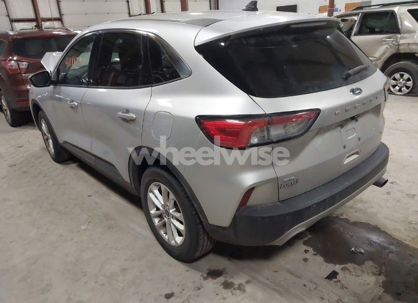 Photo 3 of 2020 Ford Escape SE (VIN 1FMCU9G6XLUC29701)