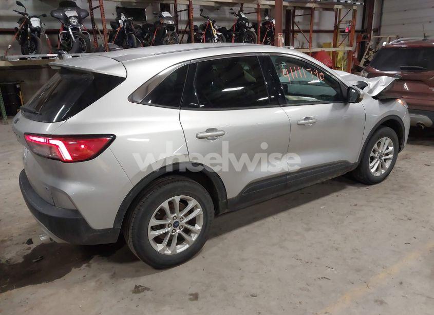 Photo 4 of 2020 Ford Escape SE (VIN 1FMCU9G6XLUC29701)